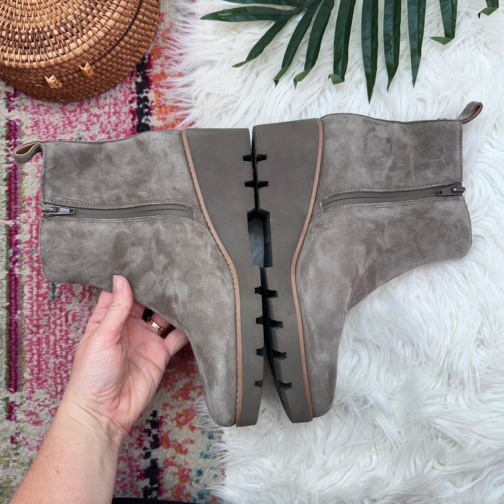 $180 Vionic Aria Chelsea Booties 8.5 Gray Suede Leather Ankle Boot Wedge - Picture 5 of 9